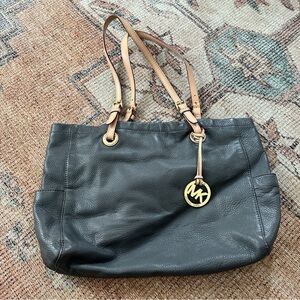 Michael Kors Jet Set Medium Tote Bag